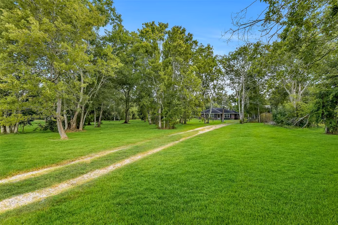 Photo 5 of 16523 County Road 191, Alvin, TX
