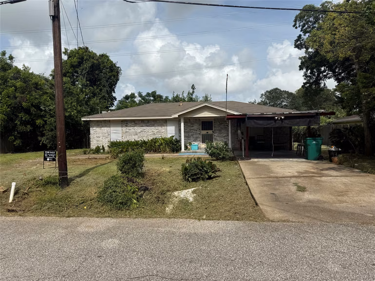 Photo 2 of 1019 Roosevelt Street, La Marque, TX
