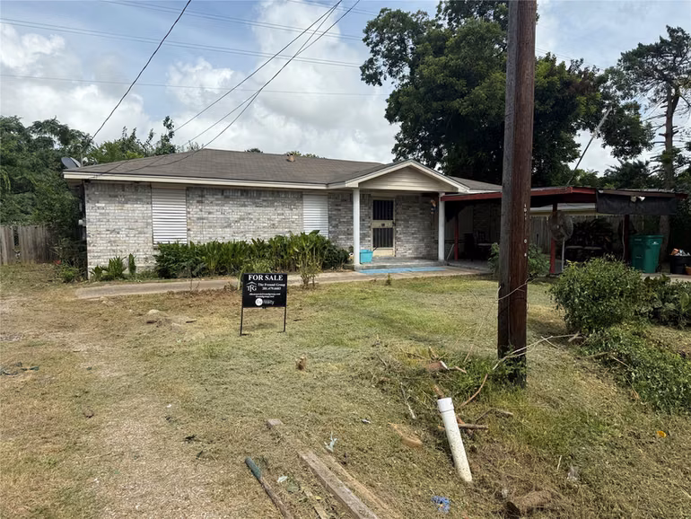 Photo 3 of 1019 Roosevelt Street, La Marque, TX
