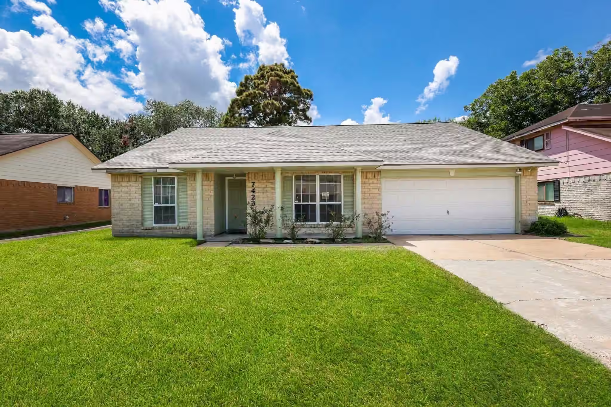 Photo 2 of 7423 Towerview Lane, Houston, TX