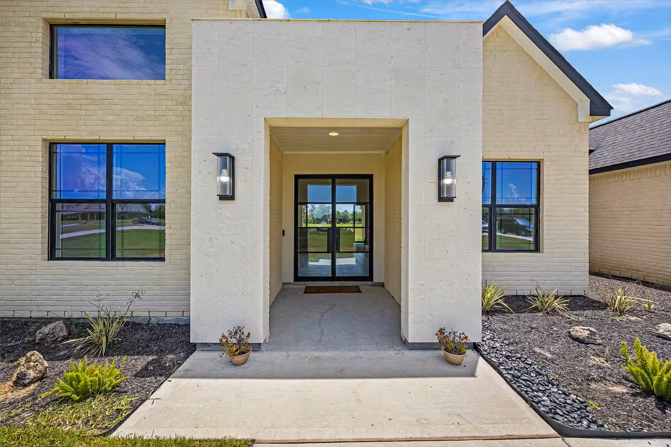 Photo 2 of 4726 Texana, Baytown, TX