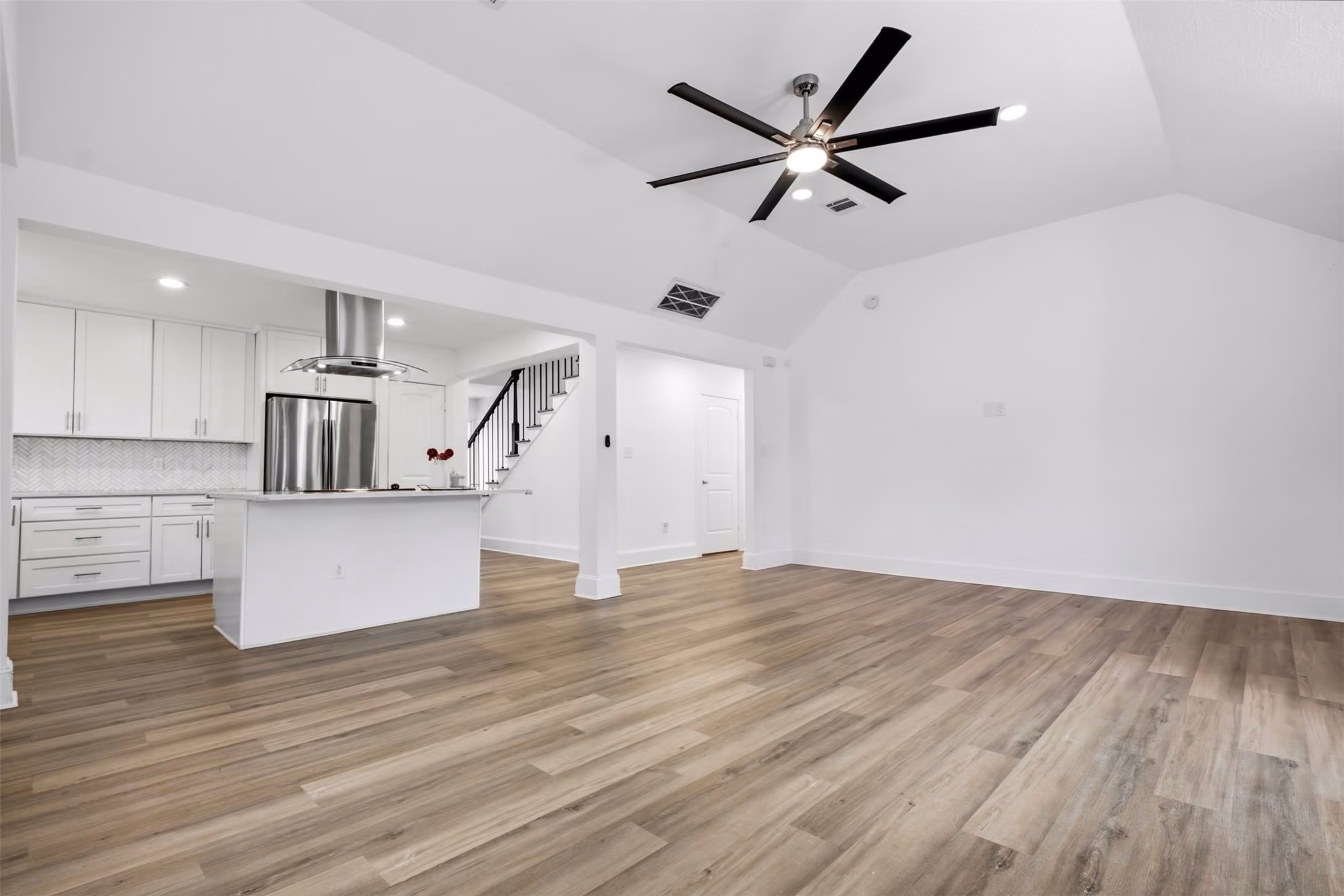 Photo 4 of 5734 Cullen Boulevard, Houston, TX