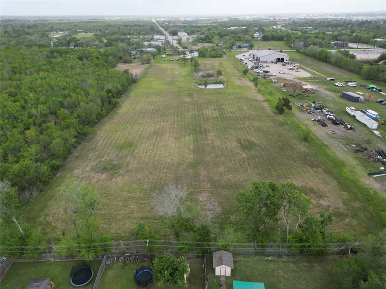 Photo 3 of 2319 W Cedar Bayou Lynchburg Road, Baytown, TX