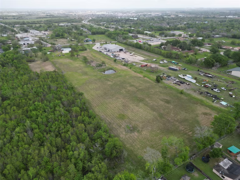 Photo 4 of 2319 W Cedar Bayou Lynchburg Road, Baytown, TX
