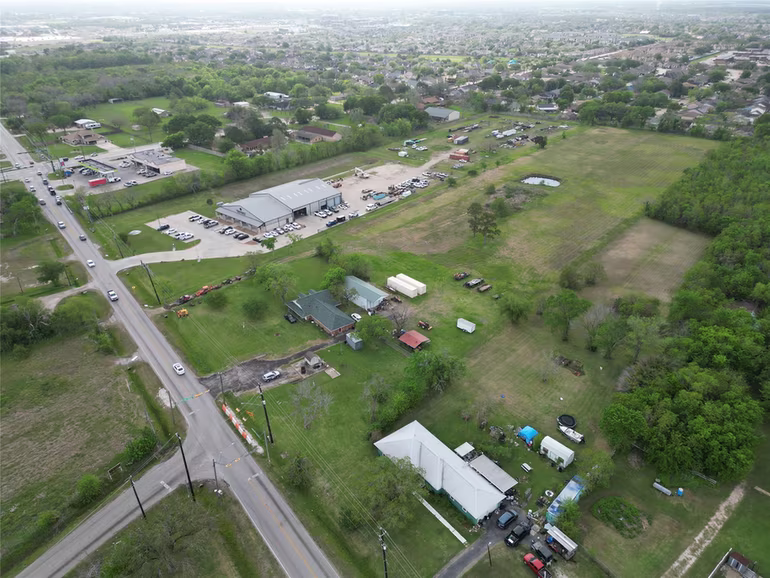 Photo 6 of 2319 W Cedar Bayou Lynchburg Road, Baytown, TX