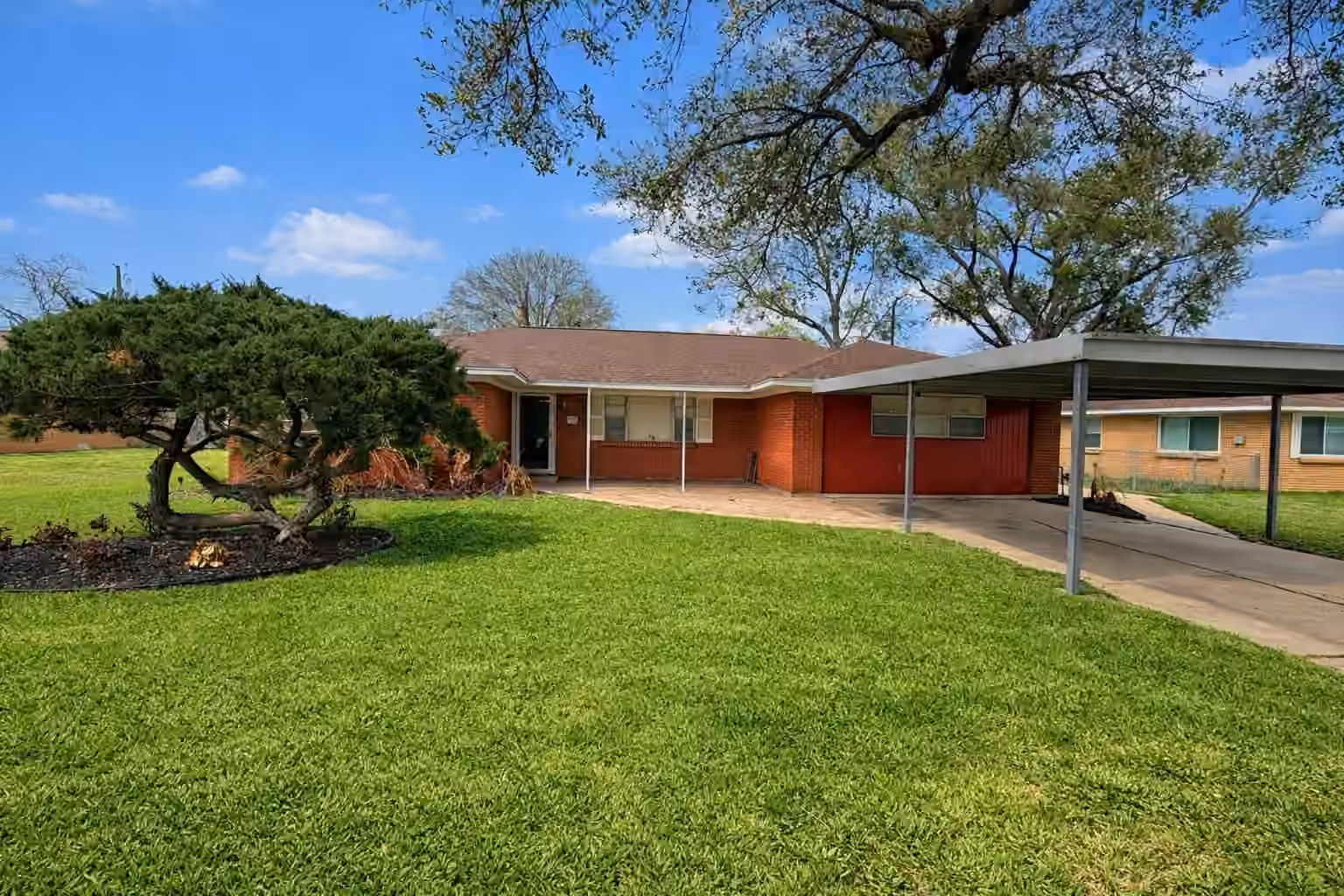 Photo 2 of 316 Angle Street, Angleton, TX