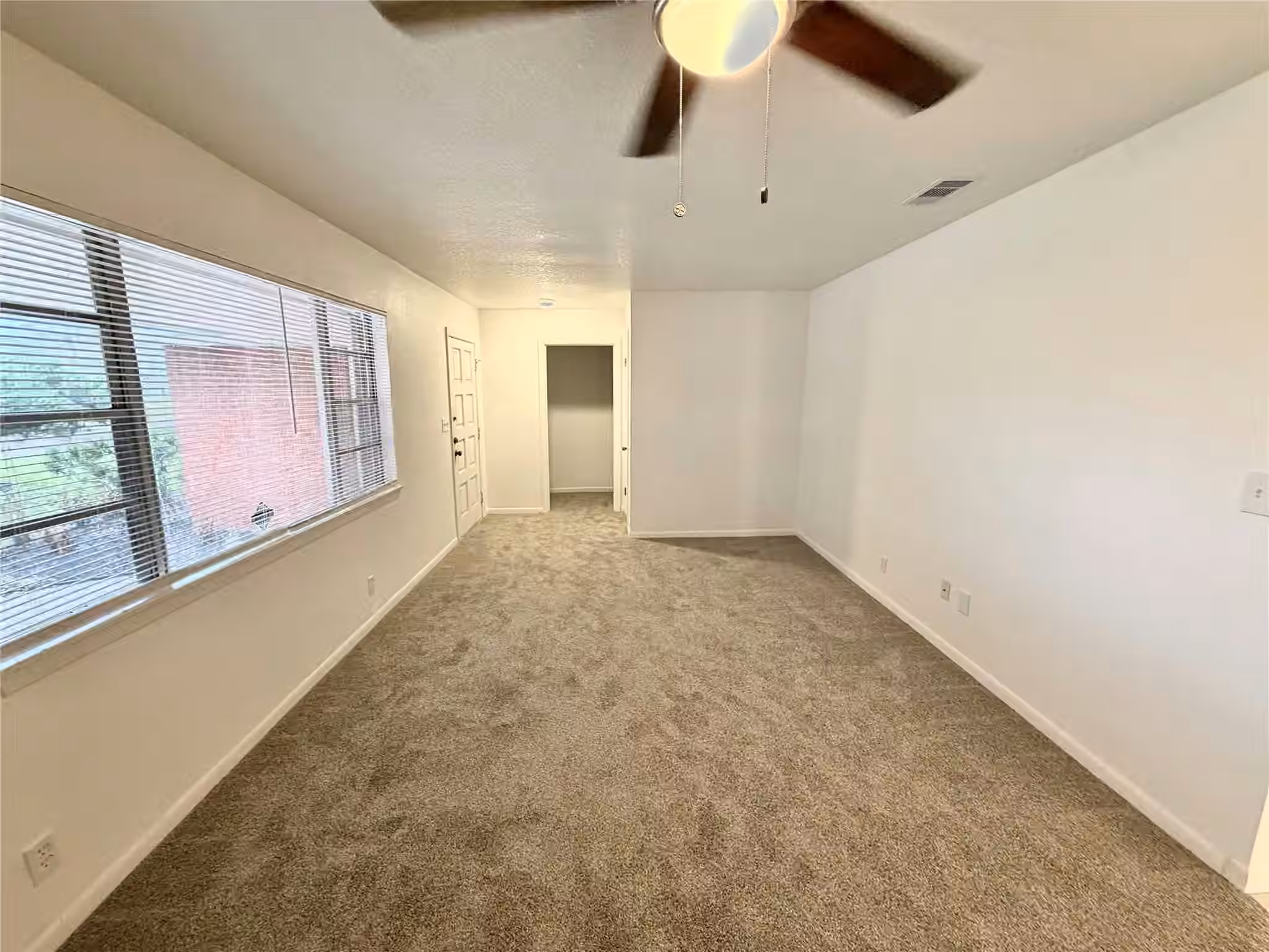 Photo 4 of 316 Angle Street, Angleton, TX