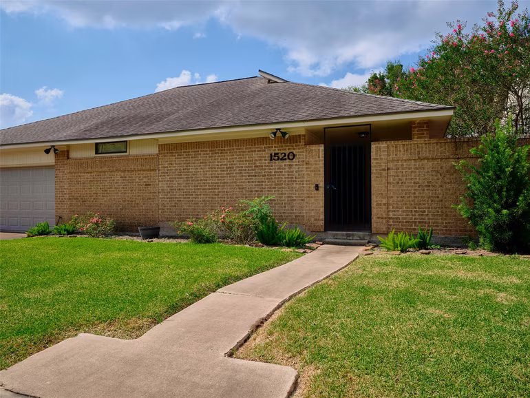 Photo 4 of 1520 Crestmont Street, Wharton, TX