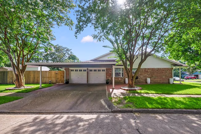 Photo 2 of 1126 Jeffrey Street, Deer Park, TX