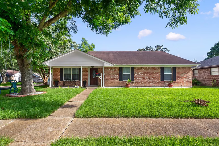 Photo 3 of 1126 Jeffrey Street, Deer Park, TX