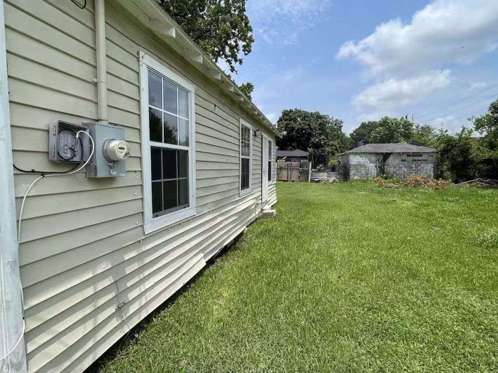 Photo 2 of 327 De Haven Street, Houston, TX