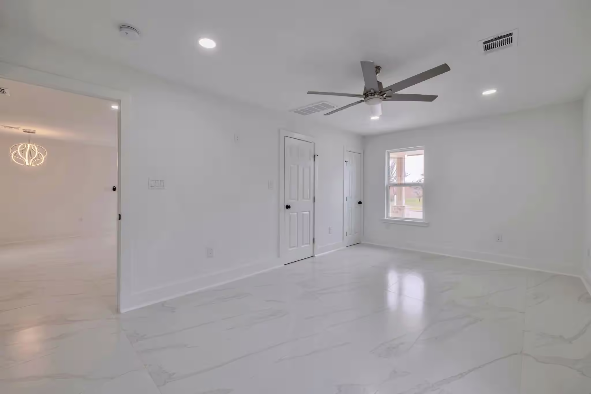 Photo 4 of 8709 Tarbell Road, Houston, TX