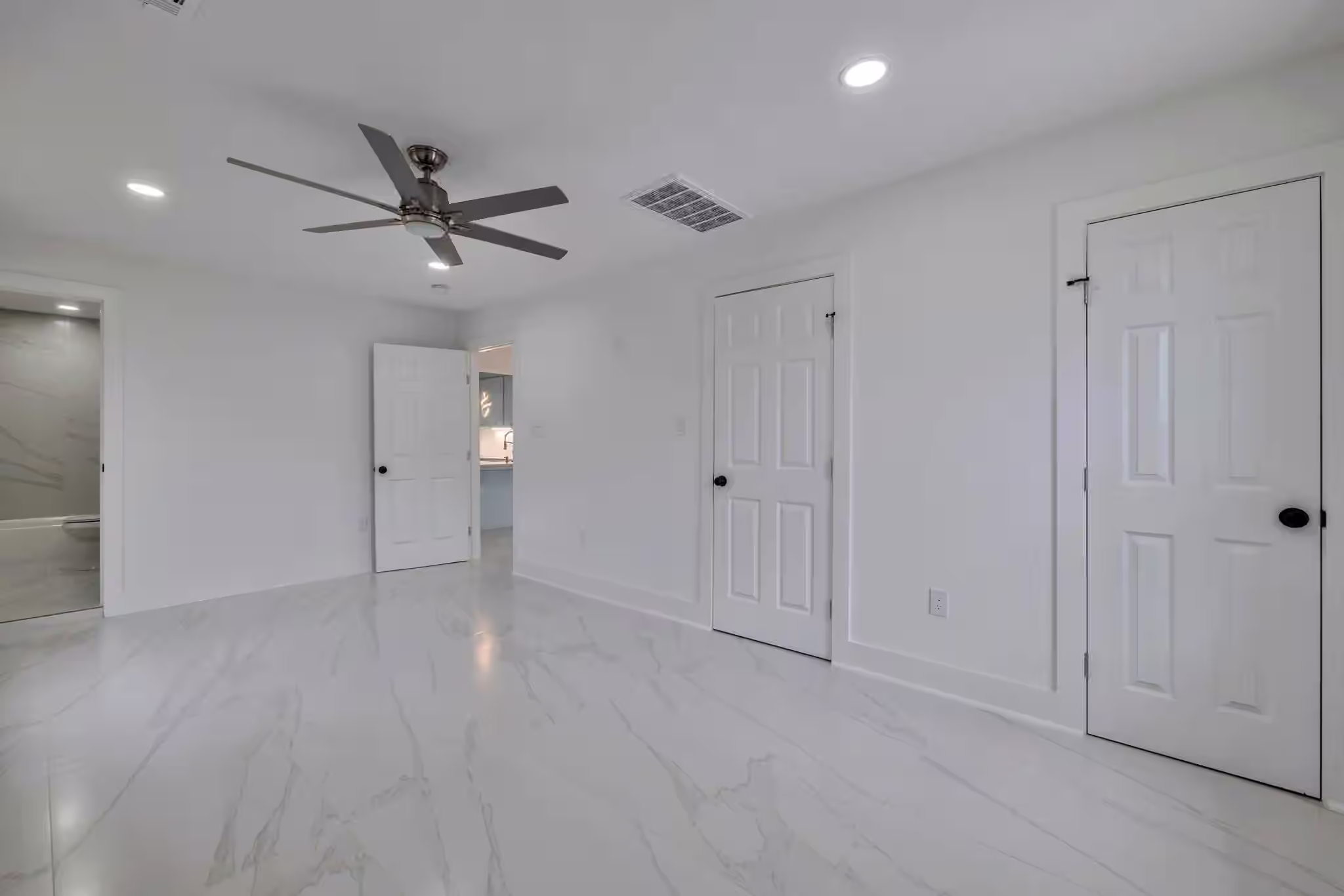 Photo 5 of 8709 Tarbell Road, Houston, TX