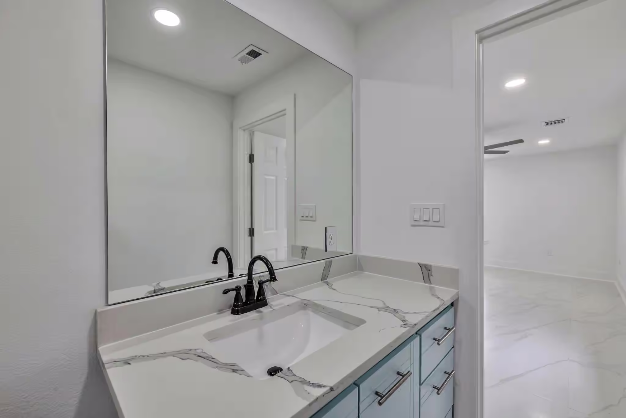 Photo 7 of 8709 Tarbell Road, Houston, TX