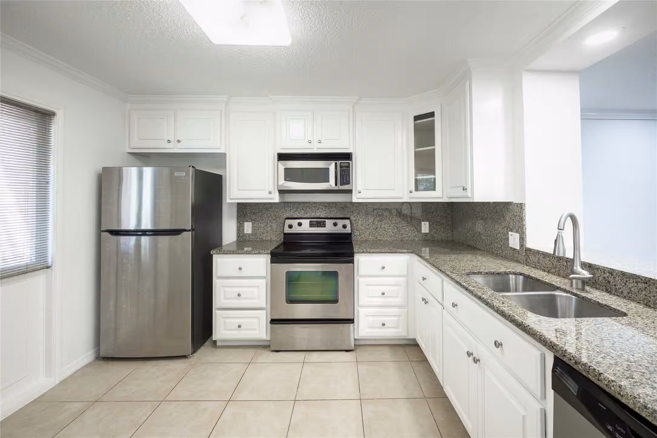 Photo 3 of 6521 Bayou Glen Road, Houston, TX
