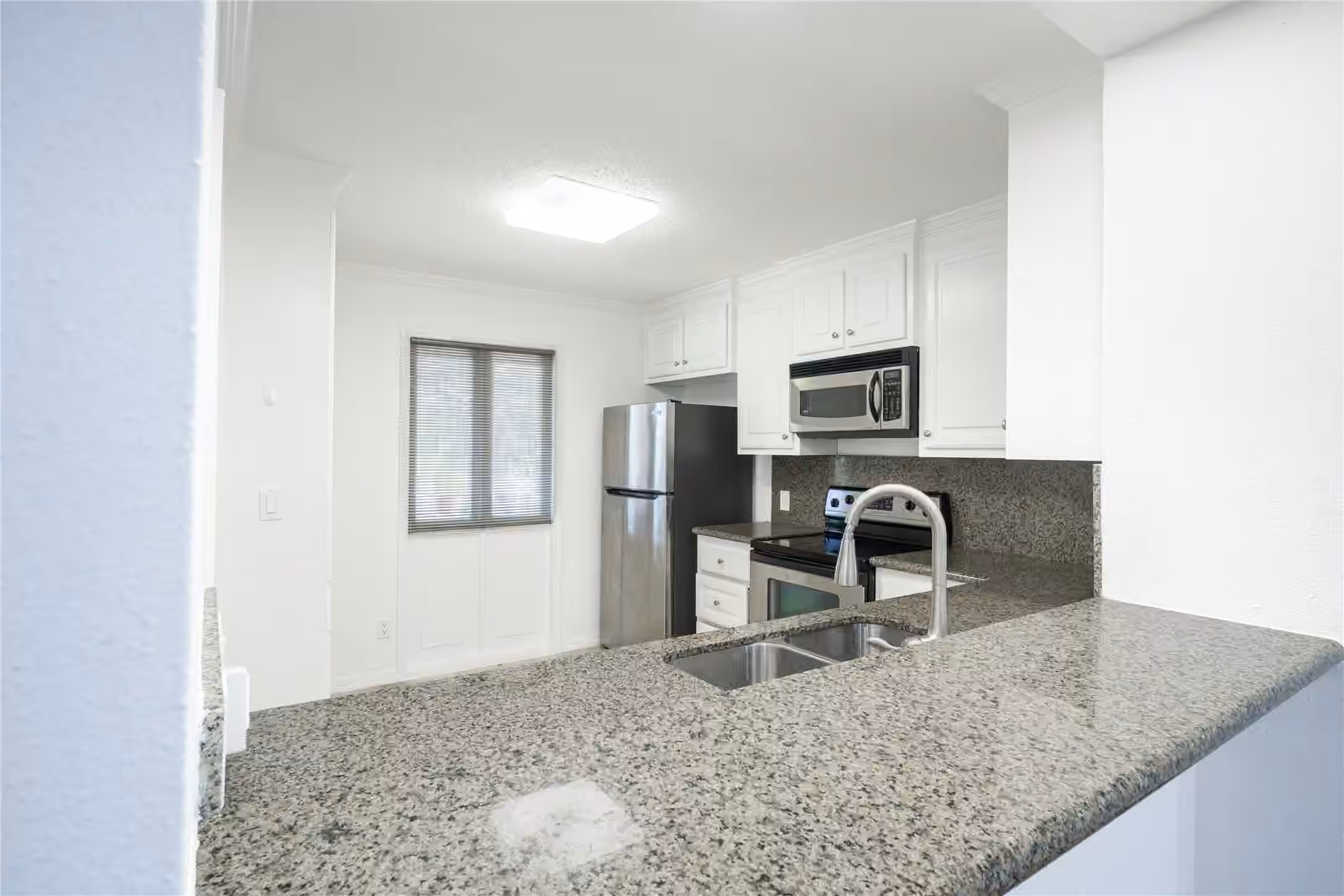 Photo 4 of 6521 Bayou Glen Road, Houston, TX