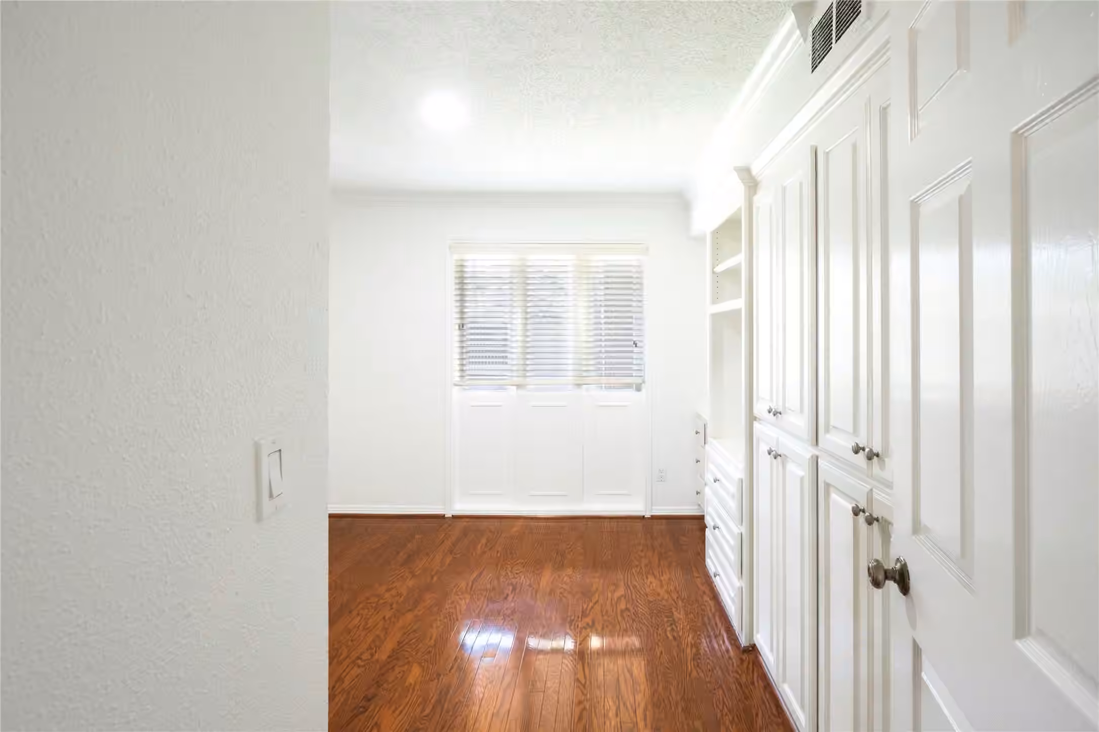 Photo 5 of 6521 Bayou Glen Road, Houston, TX