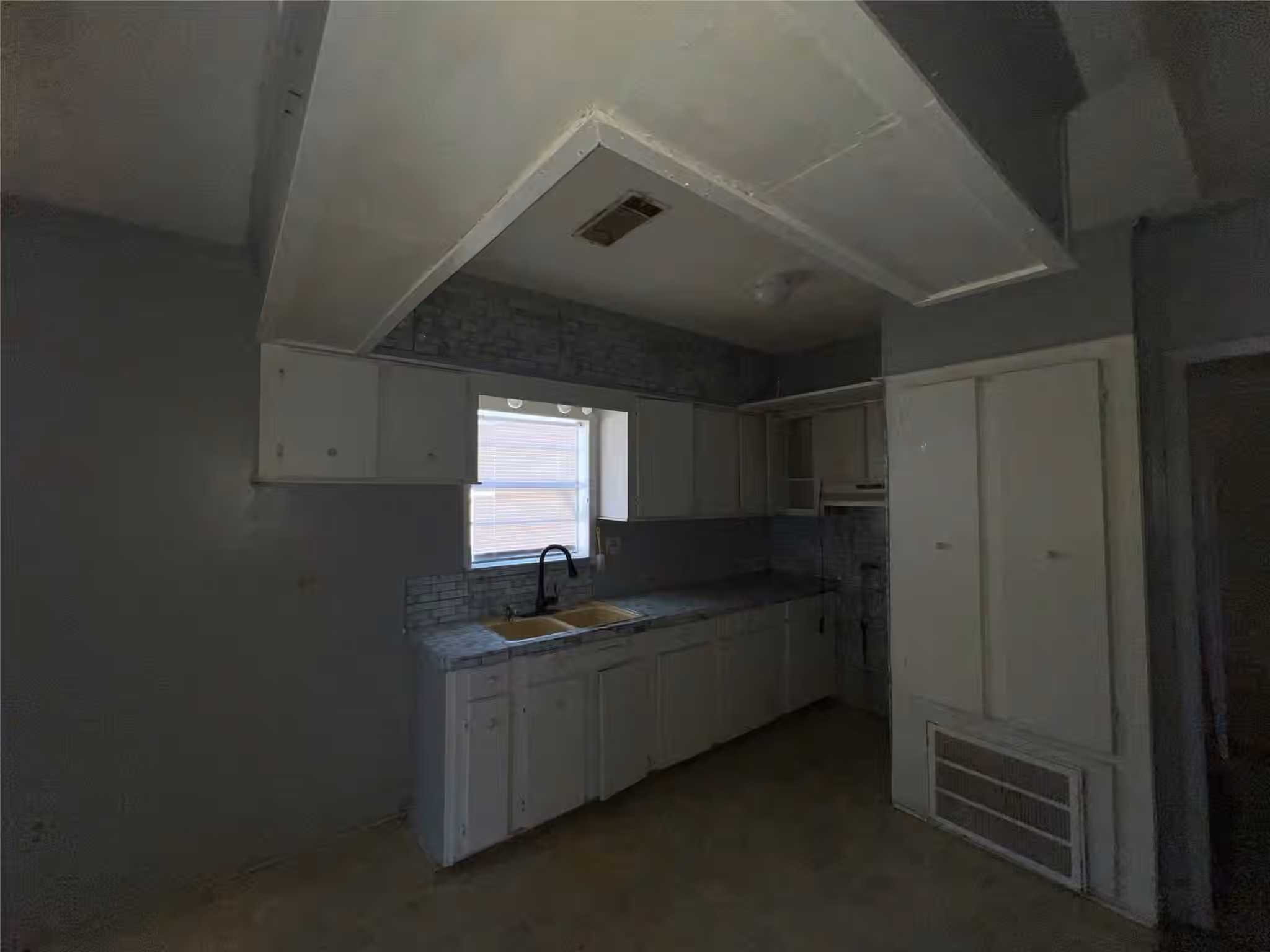 Photo 3 of 5109 AVE Q 1/2, Galveston, TX