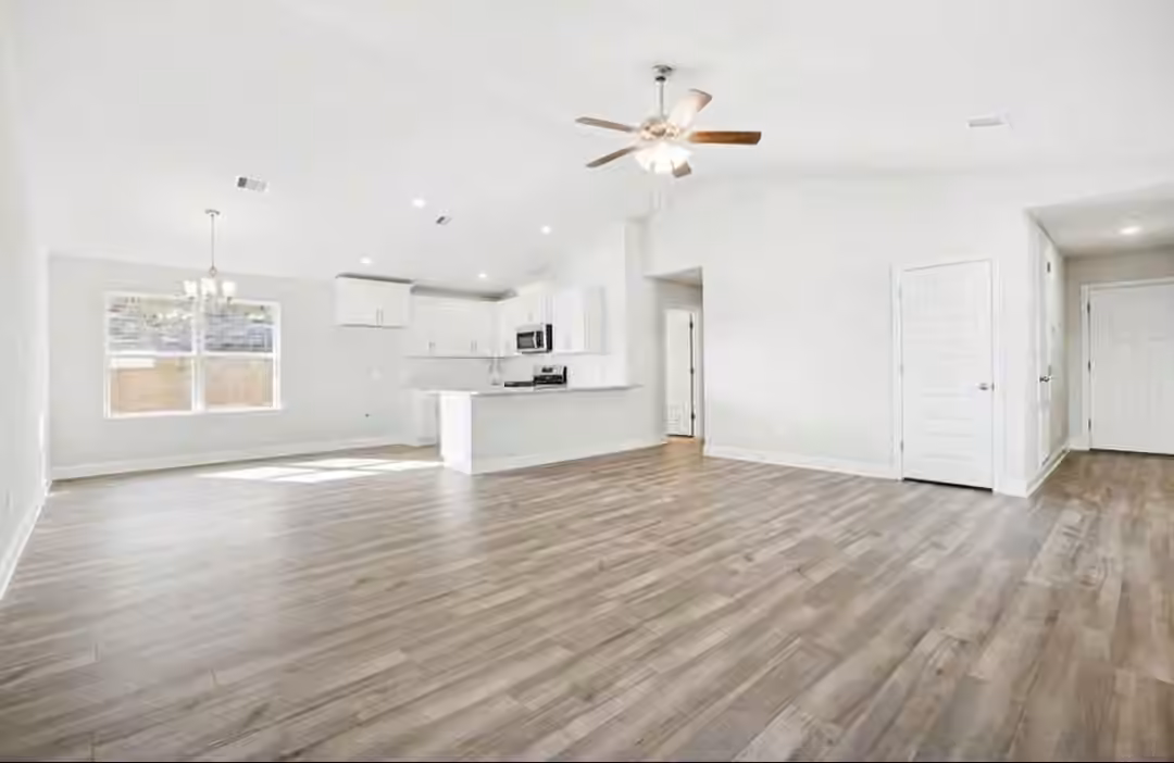 Photo 3 of 4326 W Bayou Maison Circle, Dickinson, TX