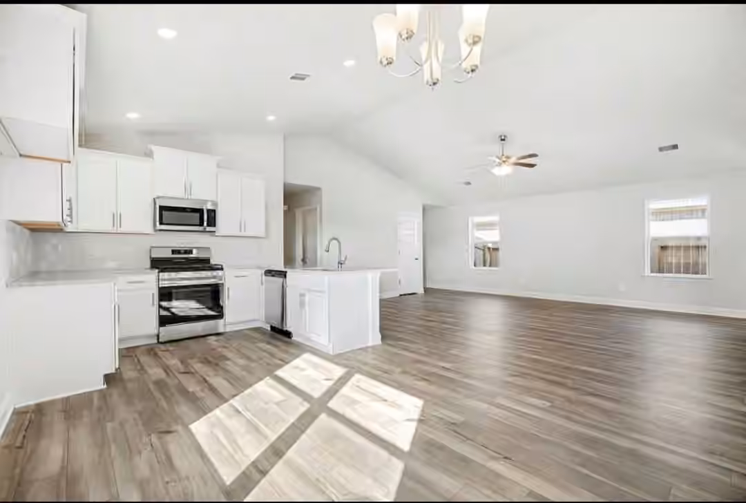 Photo 5 of 4326 W Bayou Maison Circle, Dickinson, TX