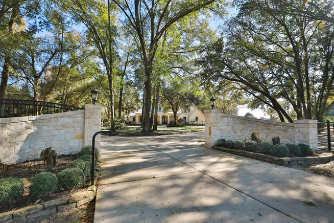 Photo 2 of 15601 Brown Road, Tomball, TX