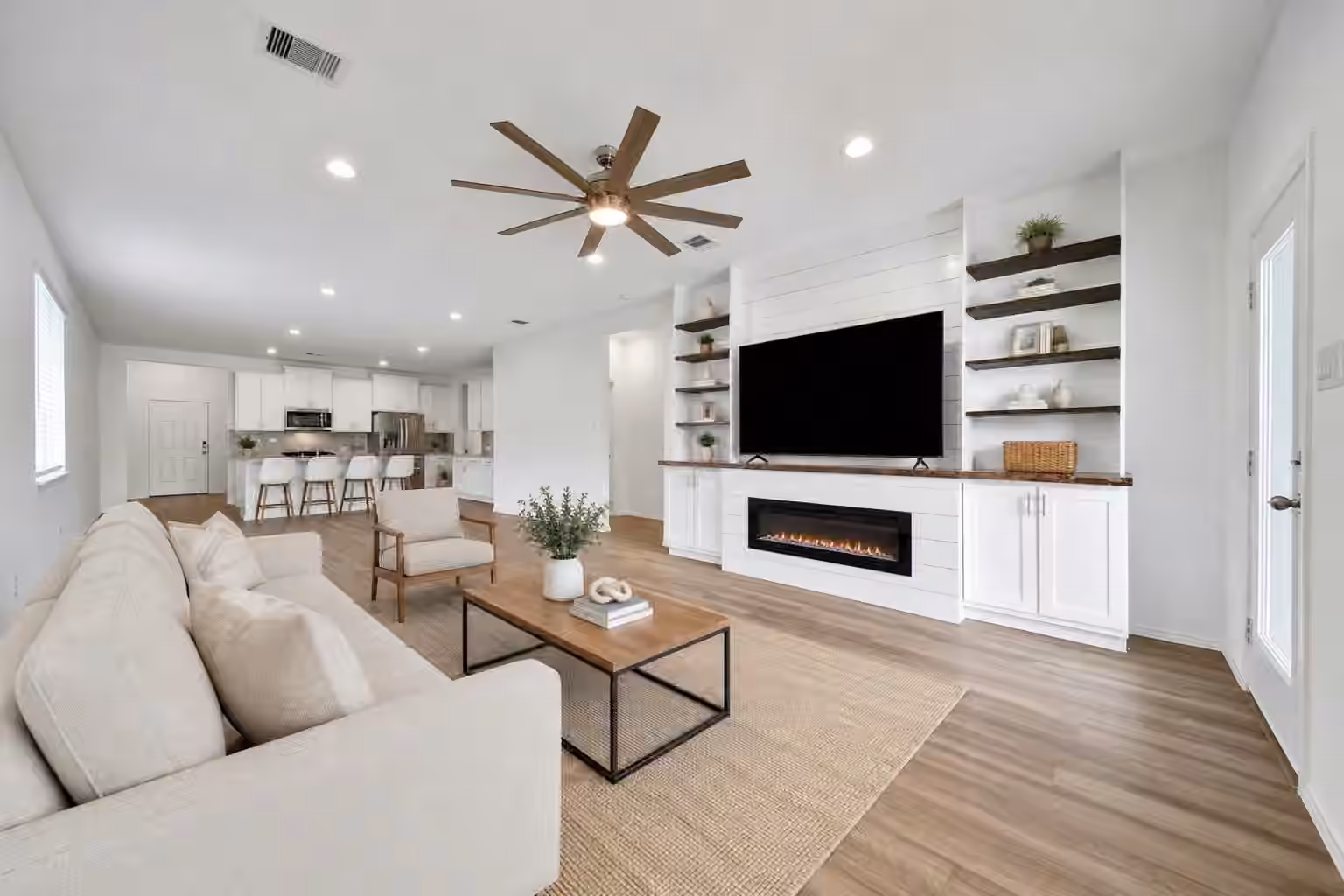 Photo 5 of 9245 Inland Leather Lane, Conroe, TX