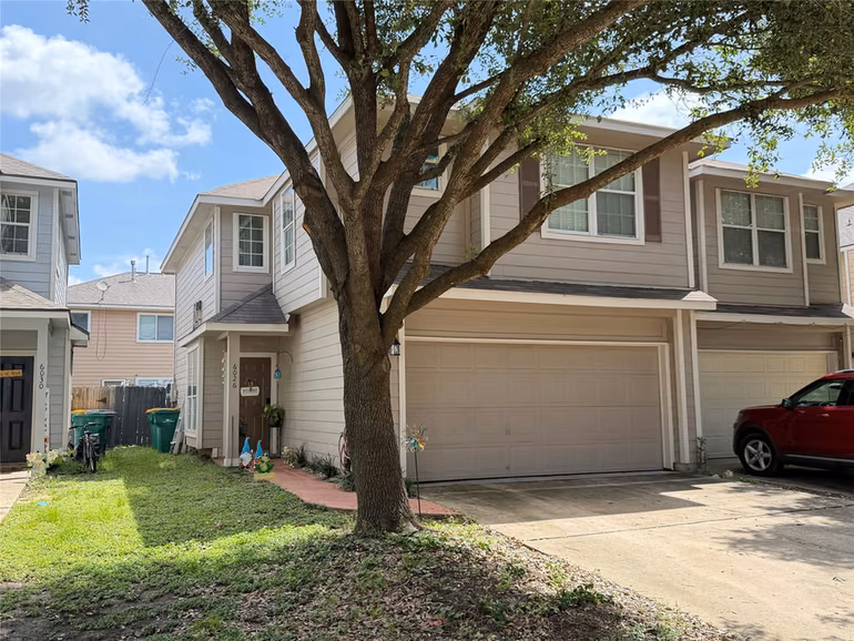 Photo 2 of 6026 Yorkglen Manor Lane, Houston, TX