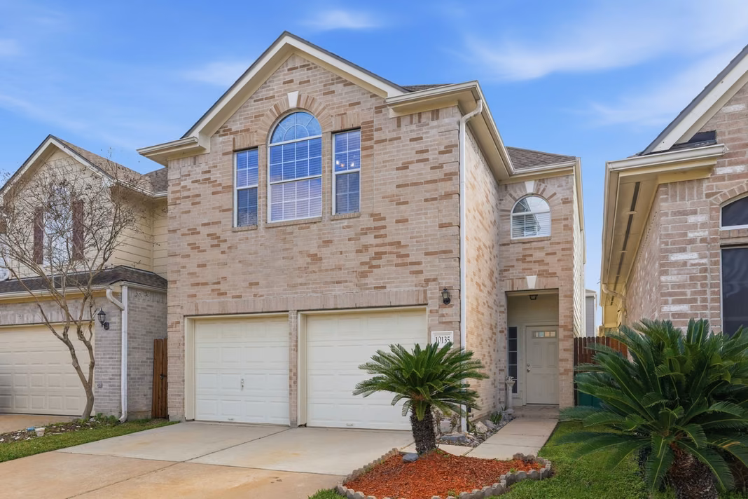 Photo 2 of 10135 E East Palm Lake dr Drive, Houston, TX