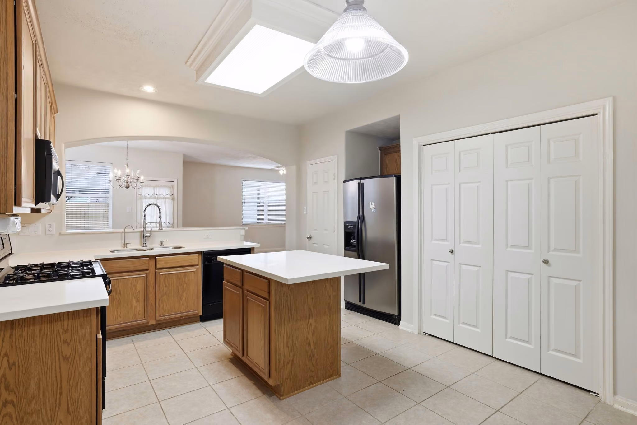 Photo 4 of 10135 E East Palm Lake dr Drive, Houston, TX