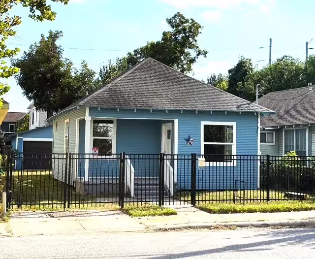 Photo of 2007 Spring Street, Houston, TX 77007