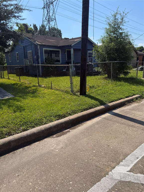 Photo 4 of 3814 Hardy Street, Houston, TX