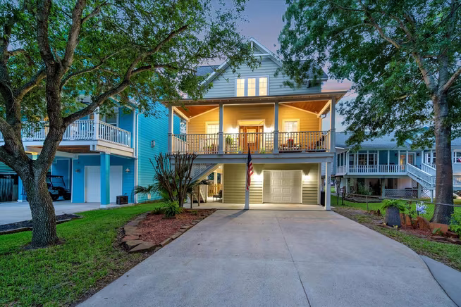 Photo of 222 Oak Road Road, Clear Lake Shores, TX