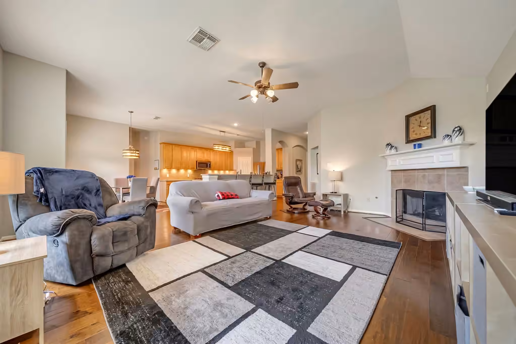 Photo 5 of 1859 Pembrook Circle, Conroe, TX