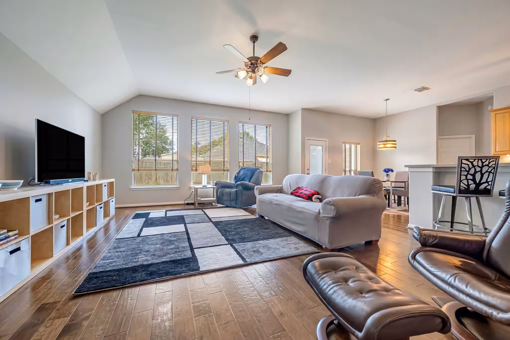Photo 6 of 1859 Pembrook Circle, Conroe, TX