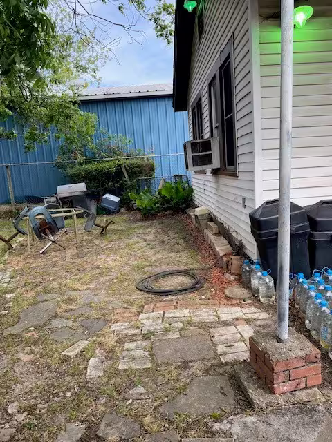 Photo 2 of 9216 Kingsville Street, Houston, TX