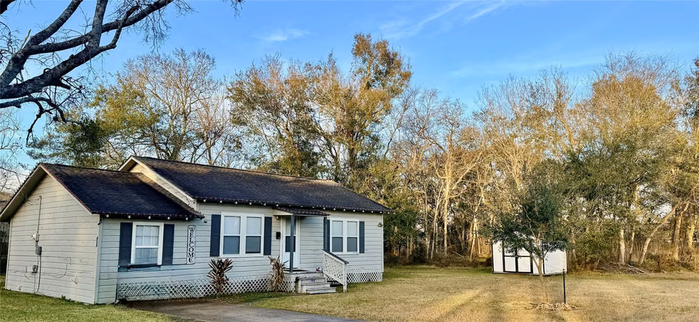 Photo 2 of 416 N Tinsley Street, Angleton, TX