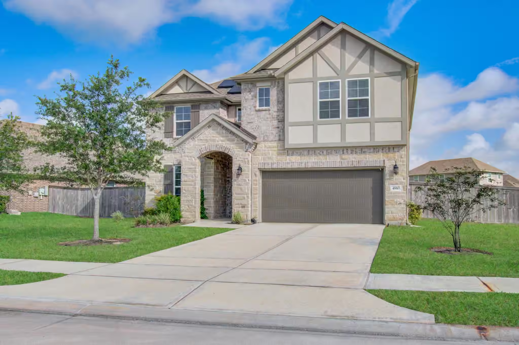 Photo 2 of 4910 Magnolia Springs Drive, Pearland, TX