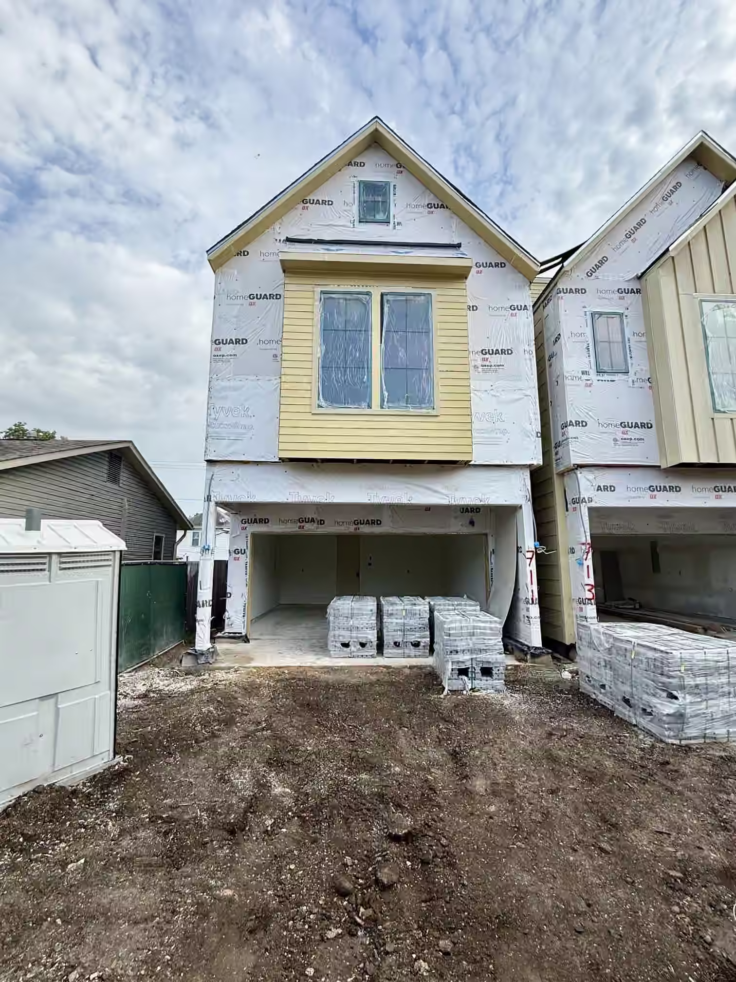Photo 4 of 711 E 26TH Street, Houston, TX