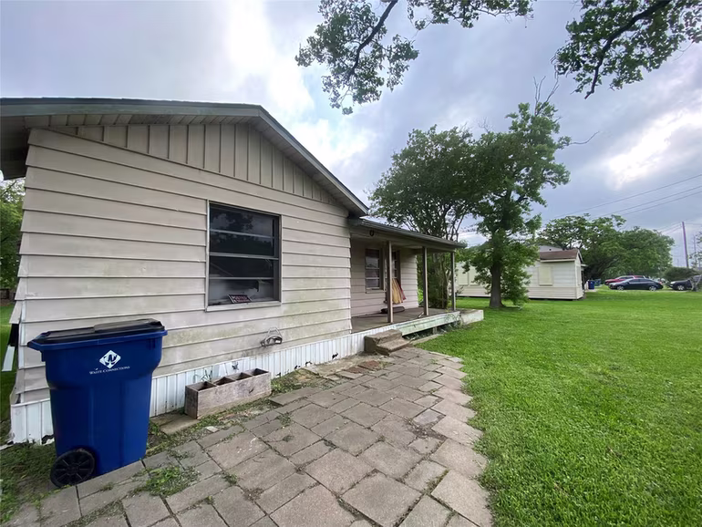 Photo 4 of 3003 2nd Avenue N, Texas City, TX