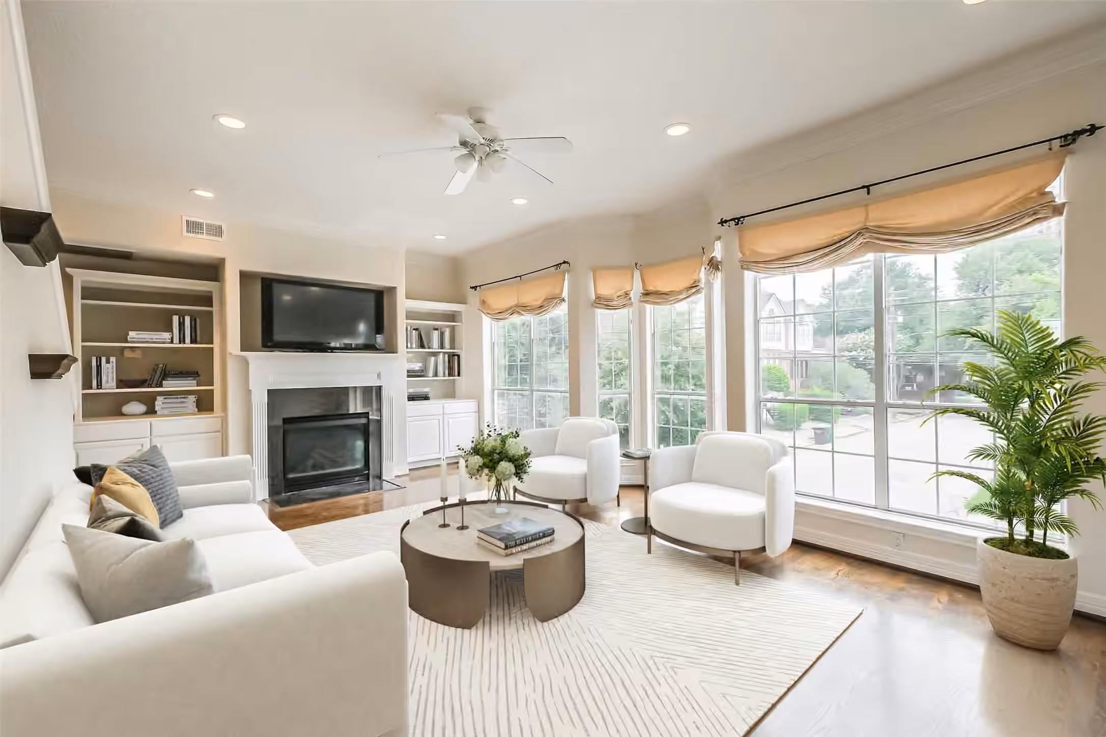 Photo 2 of 4925 Travis Street, Houston, TX