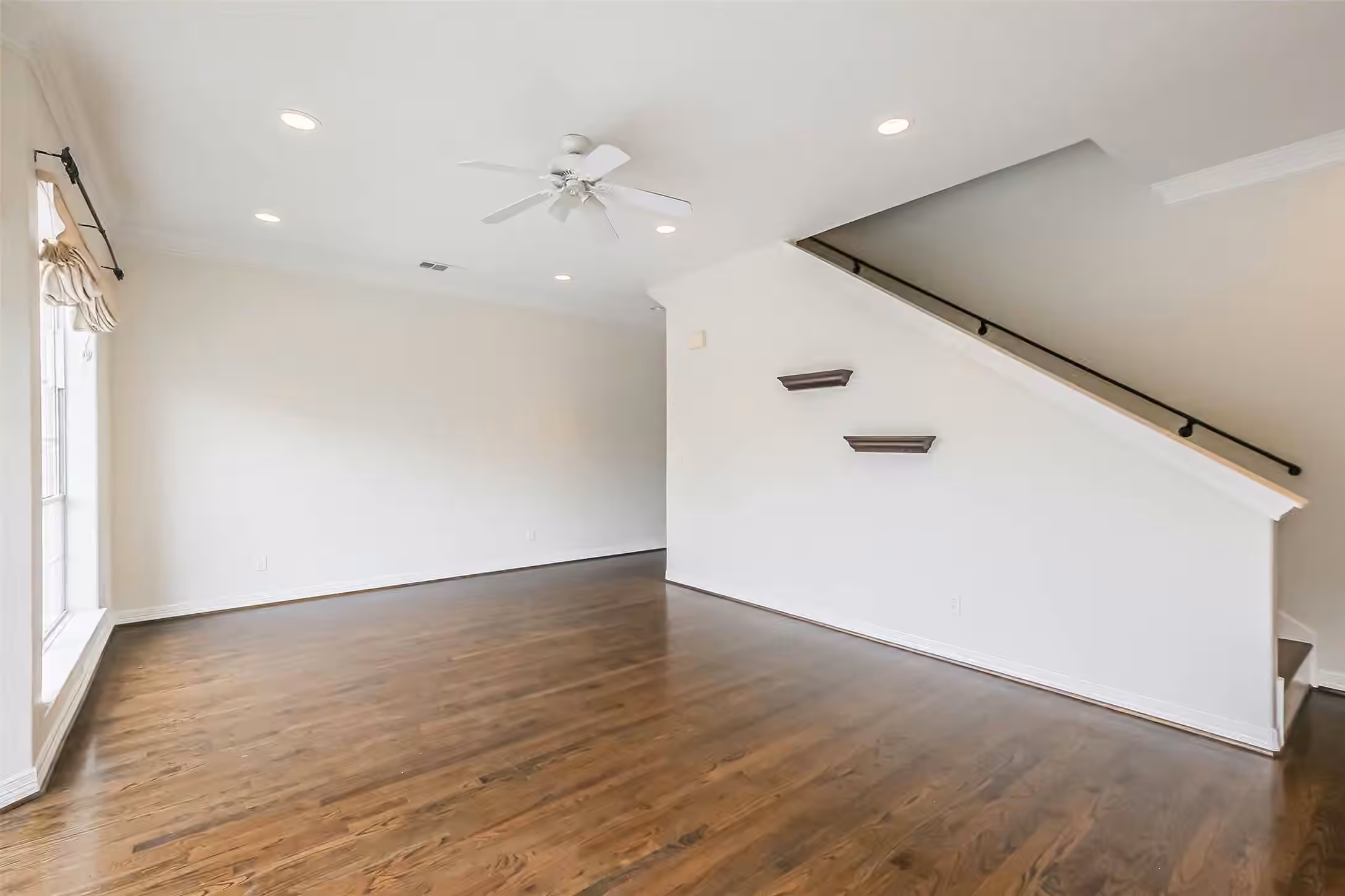 Photo 7 of 4925 Travis Street, Houston, TX