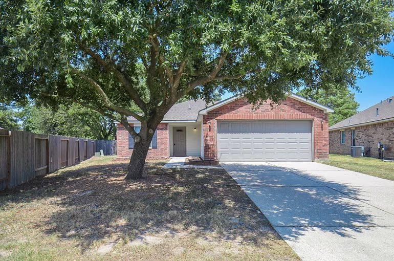 Photo 4 of 24206 Kingbriar Drive, Spring, TX