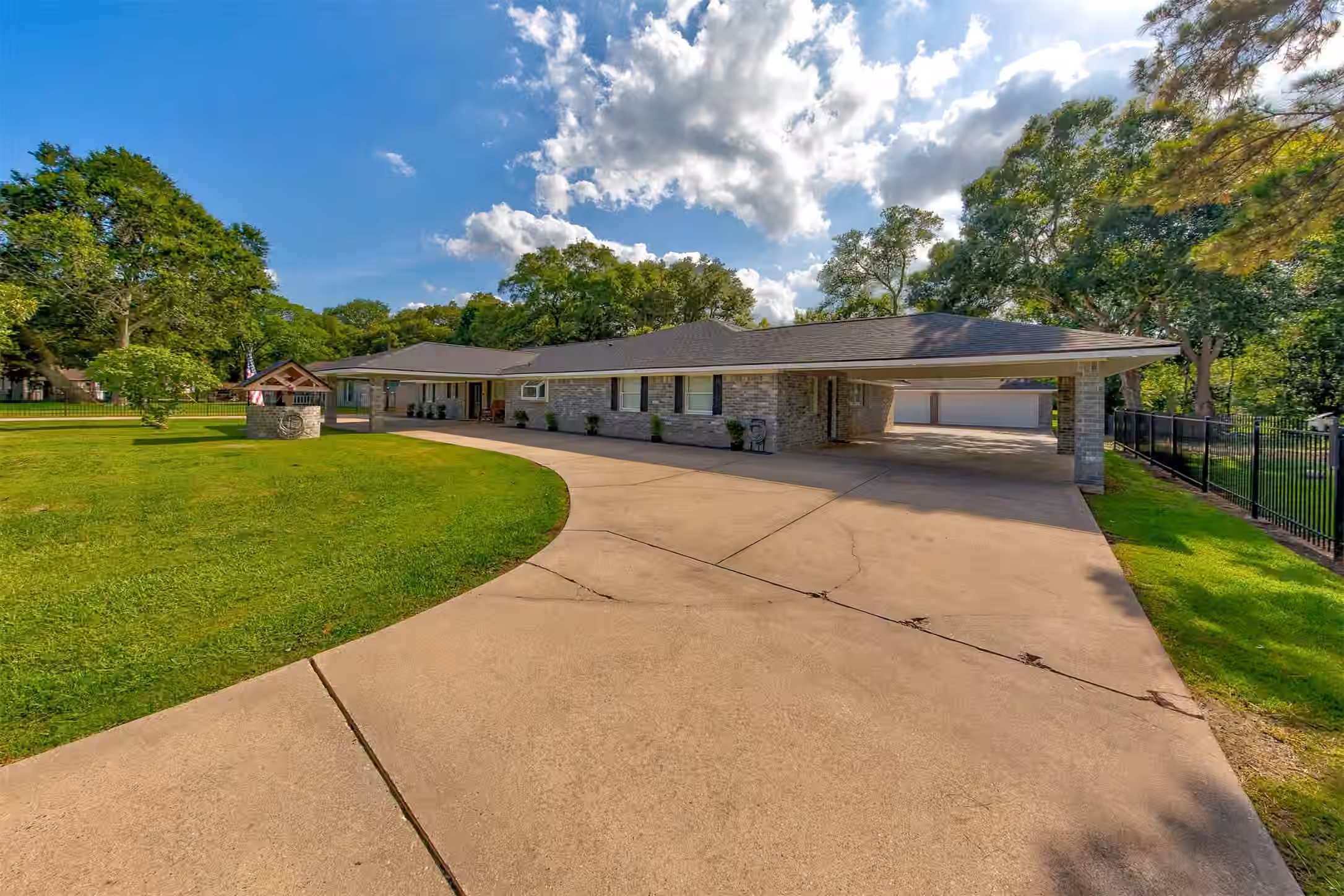 Photo 2 of 4710 Sylvia Lane, Manvel, TX