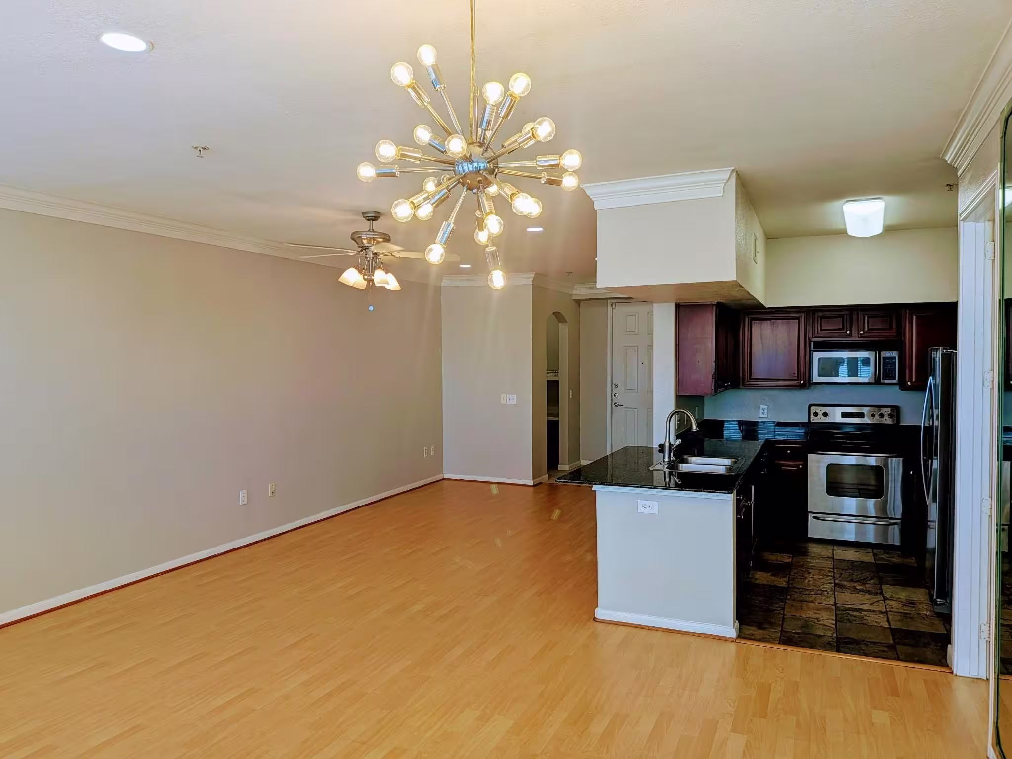 Photo 2 of 7575 Kirby Drive 2416, Houston, TX