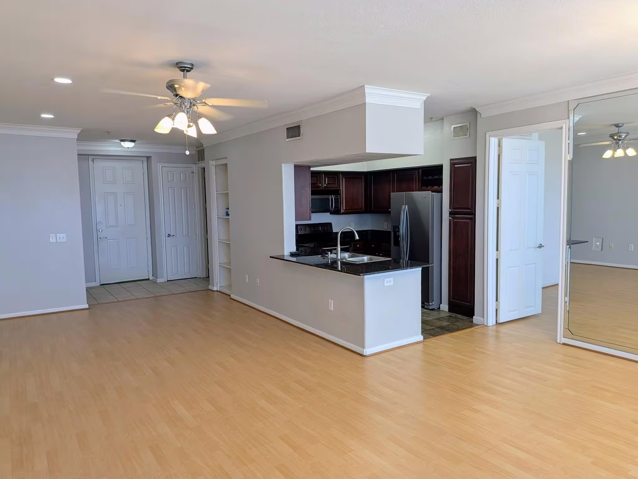 Photo 3 of 7575 Kirby Drive 2416, Houston, TX