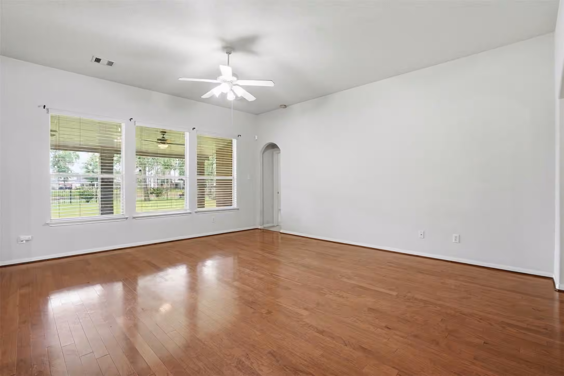 Photo 7 of 15111 Greenhaven Lake Lane, Cypress, TX