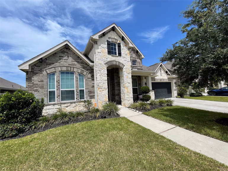 Photo 2 of 2025 Clearwater Grove Lane, Houston, TX