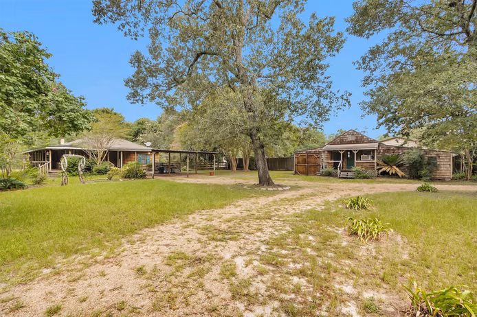 Photo of 16014 Post Oak Road, Plantersville, TX