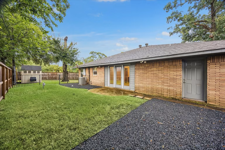 Photo 5 of 4402 Libbey Lane, Houston, TX