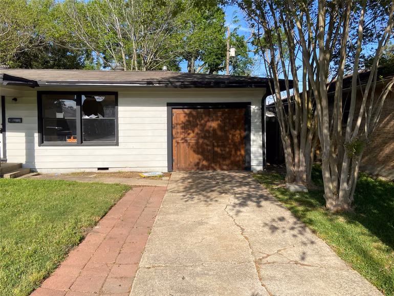 Photo 2 of 822 Harvard Street, Deer Park, TX